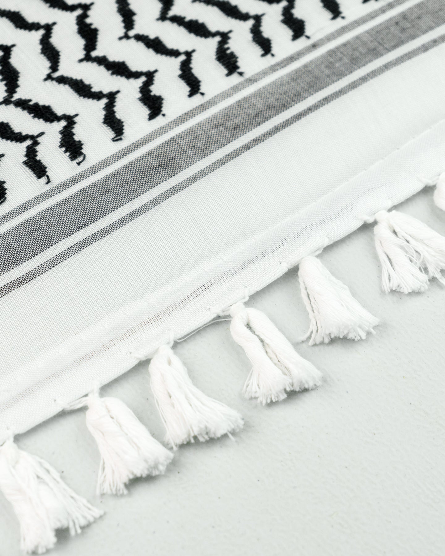 Classic Black & White Tassel Kufiyah