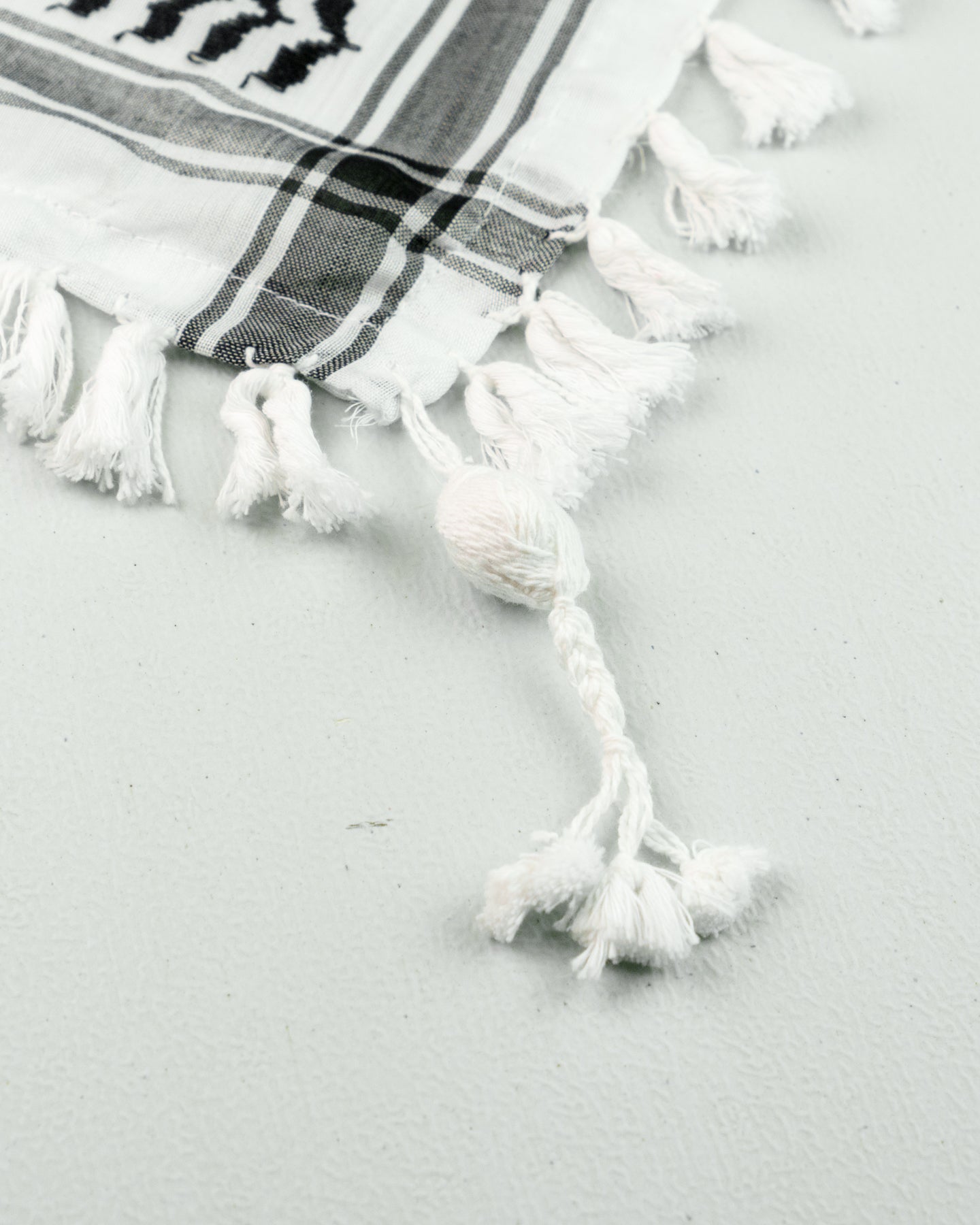 Classic Black & White Tassel Kufiyah